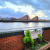 Отель Charming Home Overlooking River Clyde, фото 22