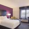 Отель La Quinta Inn & Suites by Wyndham Cleveland - Airport North, фото 4