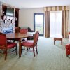 Отель Holiday Inn Express And Suites Lexington Nw The Vi, фото 23