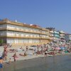 Отель Modern Apartment in Paralia Featuring a Balcony and Views 50m From the, фото 1