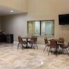 Отель Express Inn & Suites - Bush Airport, фото 11