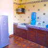 Отель Comfy 4 Bedroom Town House Garden Market Area, фото 22
