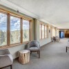 Отель New Chic Ski-in Ski-out Condo Park, фото 17