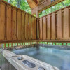 Отель Bearly Makin It 1 Bedroom Arcade Pool Access Hot Tub Sleeps 6, фото 9