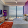 Отель Pier57- Unit705 Romantic Zone Penthouse Ocean Views Best Rooft, фото 4