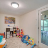 Отель Oak Ridge Retreat w/ Porch < 1 Mi to Downtown, фото 13