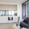 Отель Docklands high level 1 Bedroom Apartment with pool by KozyGuru, фото 3