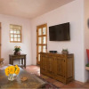 Отель Buenas Noches - Quintessential Eastside Getaway with Spacious Patio, Two Kiva Fireplaces, Walk To Ca, фото 11