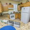 Отель Ryan's Runwaway Beach Condo, фото 7