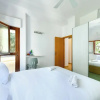 Отель Spacious 3BR Penthouse w Rooftop, фото 7