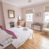 Отель Traditional Home in Kew Gardens, фото 6