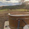 Отель Shephards Hut With Hot Tub in the Cotswolds, фото 3