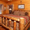 Отель Howling Wolf - One Bedroom Cabin, фото 16