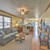 Отель Nags Head Cottage: Screened Porch, Walk to Beach!, фото 2