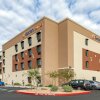 Отель Comfort Suites Scottsdale Talking Stick Entertainment District в Скотсдейле