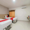Отель RedDoorz Plus @ Cemara Asri Medan, фото 32
