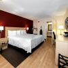 Отель Red Roof Inn PLUS+ & Suites Naples Downtown-5th Ave S, фото 25