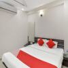 Отель OYO 12053 Hotel Shri Govind, фото 5