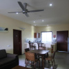 Отель Surfers Self-Catering Chalets, фото 10