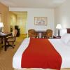 Отель Holiday Inn Express Hotel & Suites Tampa Stadium-Airport в Тампе