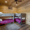 Отель The Hidden Owl Mountain Lodge 5 Bedroom Cabin by RedAwning, фото 16