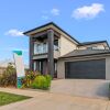 Отель Werribee Luxe Home Family 6Bed Netflix, фото 18