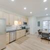 Отель St Clair Apartment - Walk to River & Boardwalk!, фото 13