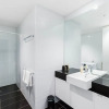 Отель SONYA, 2BDR Southbank Apartment, фото 8