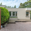 Отель Bungalow Close to Seaside Resort De Koog, фото 1