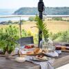 Отель The Spinney - Spectacular views over the bay and close to beach with parking, фото 8