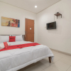 Отель RedDoorz @ Tirta Mansion Karawaci, фото 7