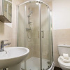 Отель Impeccable 2-bed Apartment in Gateshead, фото 10