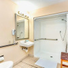 Отель Cozy 1BR Suite With Two Queens - Pool and Hot Tub, фото 7