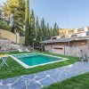 Отель 6 Bd Villa With Swimming Pool Close to City Center - Casa del Cadí в Гранаде