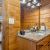 Отель Dudley IV by Avantstay Cosy Cabin w/ Hot Tub & Sweeping Views, фото 4