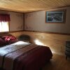 Отель Summit River Lodge & Campsites в Валемаунте