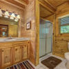 Отель Natures Paradise, 4 Bedroom, Fireplace, Sleeps 14, фото 2