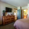 Отель Sunstone 208 Updated Ski-In Ski-Out Condo At Sunstone Lodge with Great Complex Amenities by RedAwnin, фото 6