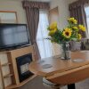 Отель 2 Bedroom Caravan in Ingoldmells, фото 12