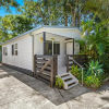 Отель Flynns Beach Caravan Park, фото 11