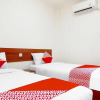 Отель OYO 91301 Lewis Dc Guesthouse, фото 6