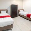 Отель RedDoorz near T1 Juanda Airport, фото 2