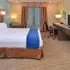 Отель Holiday Inn Express Hotel & Suites Schulenburg, an IHG Hotel, фото 3