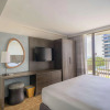 Отель Embassy Suites by Hilton Waikiki Beach Walk, фото 5