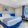 Отель Dolphin Oceanfront Motel, фото 5