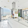 Отель Luxurious 3 BR Apt with maids room facing Ain Dubai, Bluewaters Island, фото 2