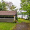 Отель Bear Essentials Lakefront Hideaway, фото 16