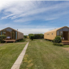 Отель Tiny Wrap-around House on the Edge of Beach, фото 1