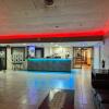 Отель Lively Inn & Suites, фото 1