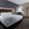 Отель La Quinta Inn & Suites by Wyndham Shorewood, фото 3